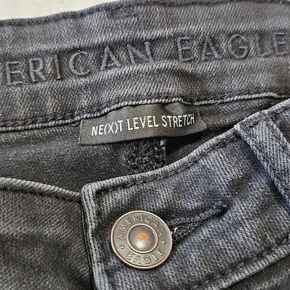 American Eagle Outfitters Size 6 Black Distressed Style Jean Shorts - Picture 6 of 8